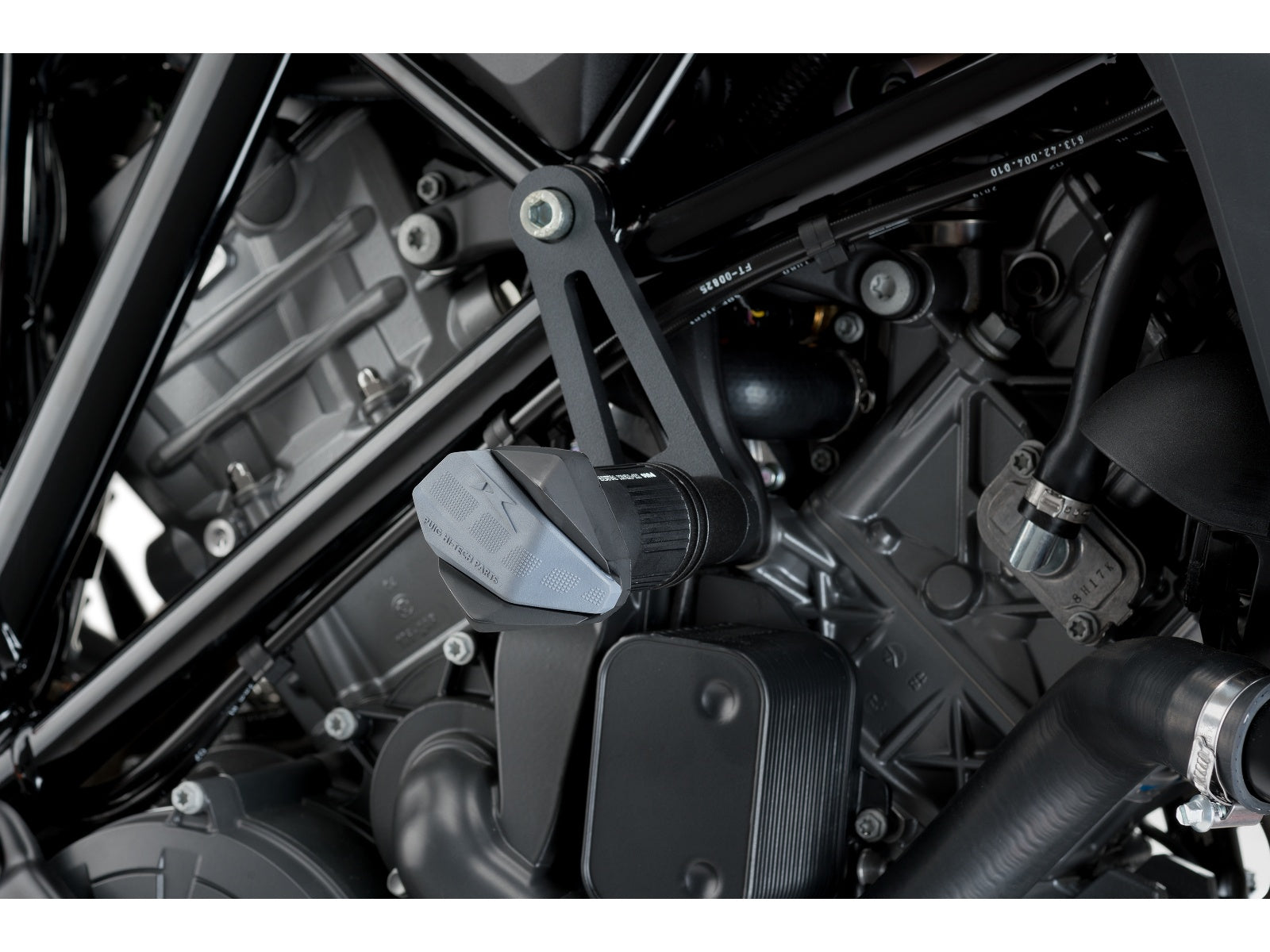 Puig R19 Frame Sliders In Black for KTM 1290 Super Duke R (14-19)