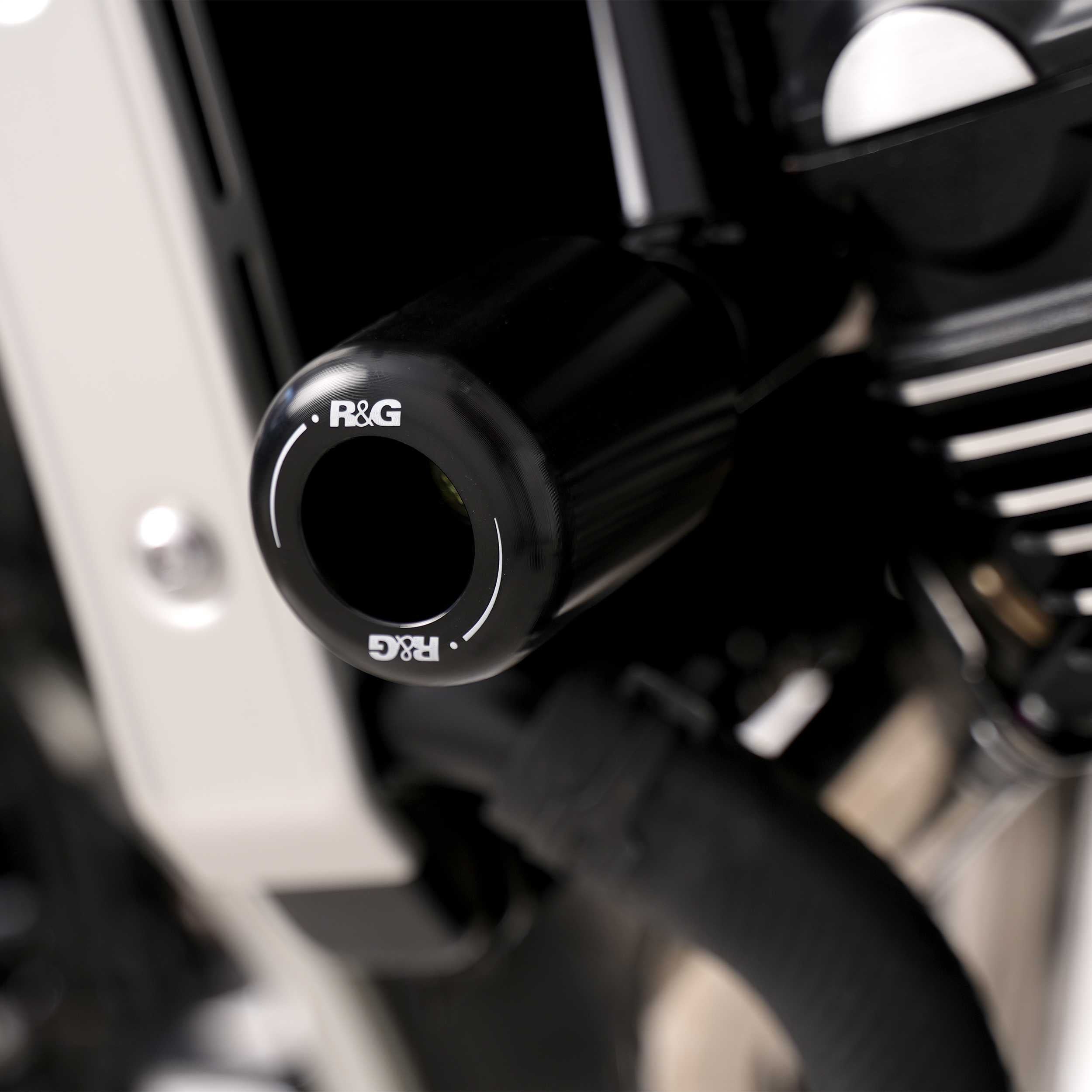 R&G Classic Frame Sliders for Kawasaki Z900 RS (18-26)