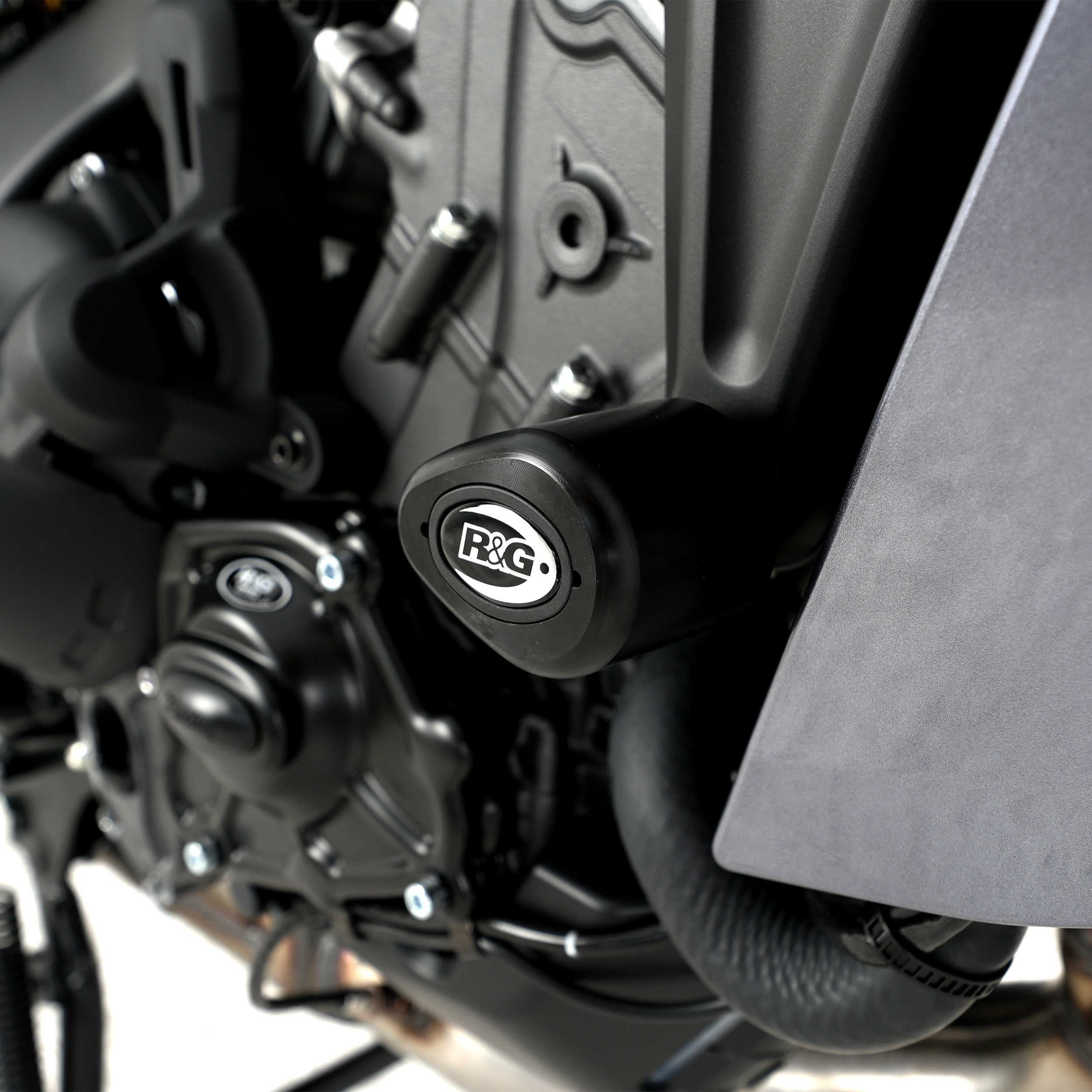 R&G Aero Frame Sliders for Yamaha Tracer 9 GT (21-26)