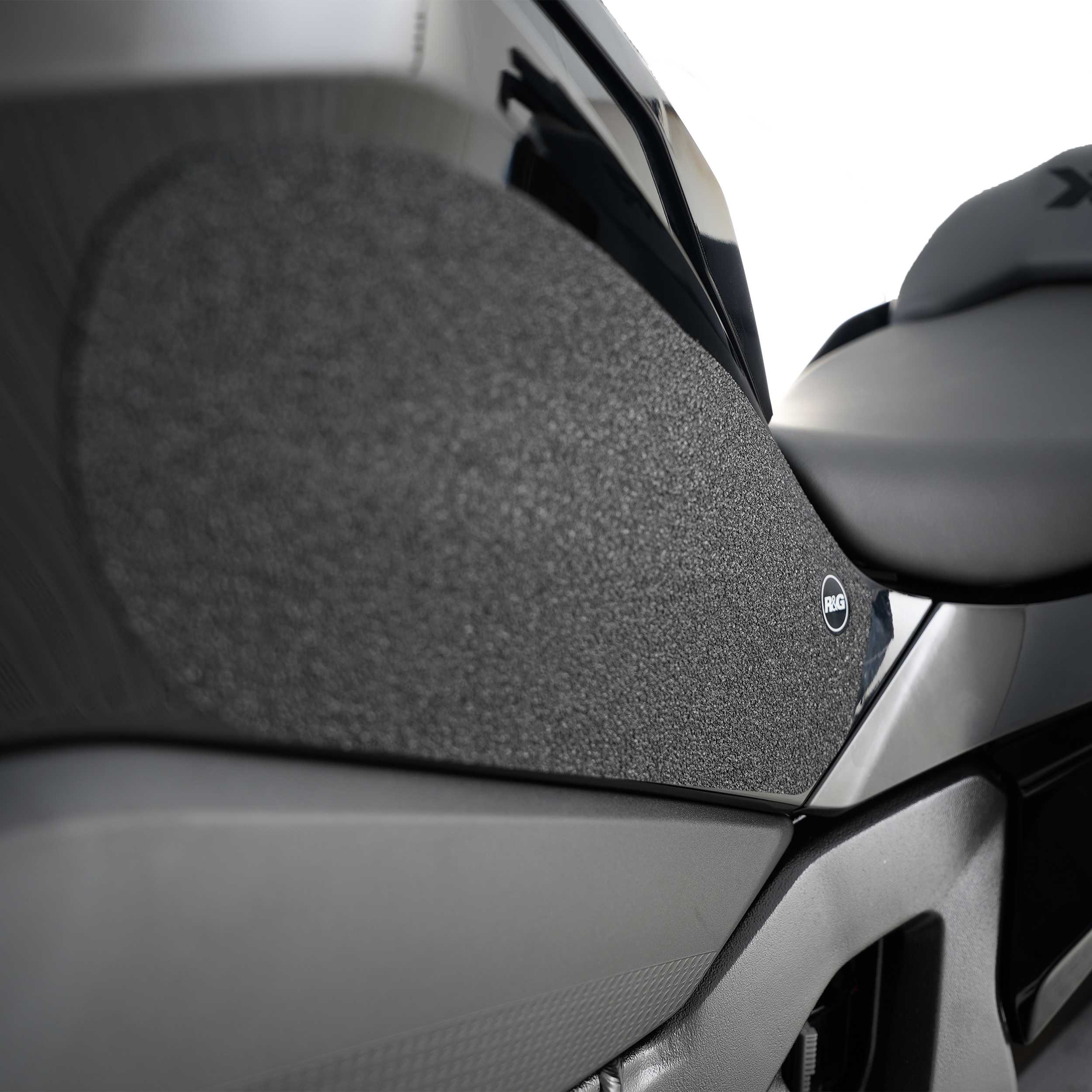 R&G Tank Traction Grips for BMW M1000 XR (24-26)