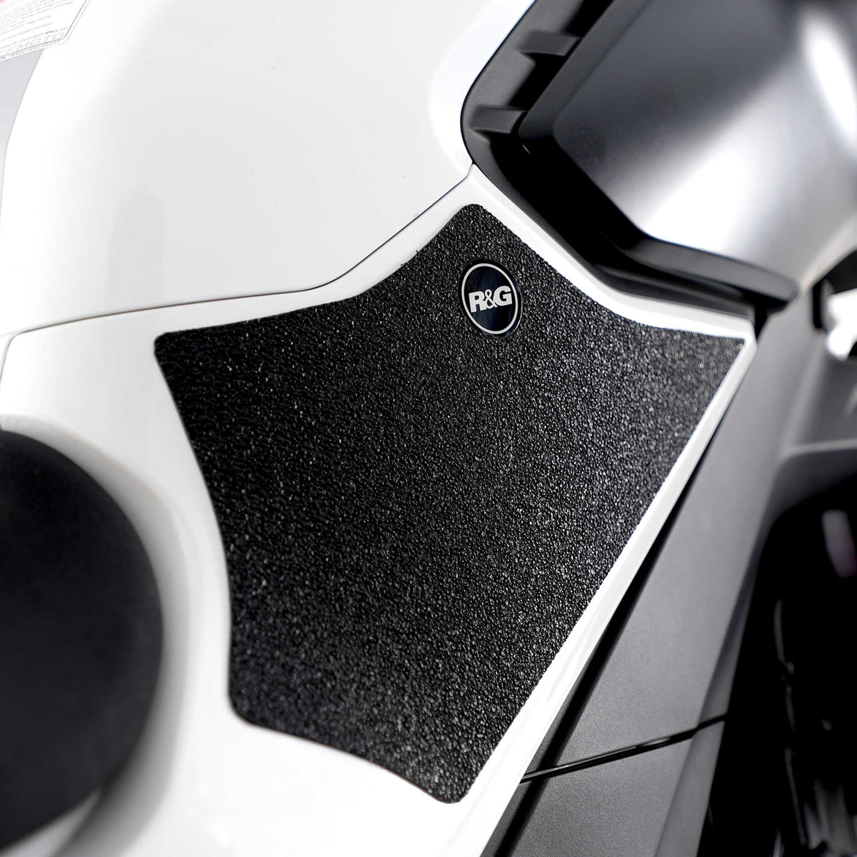 R&G Tank Traction Grips for CFMOTO 800NK (23-26) Main image