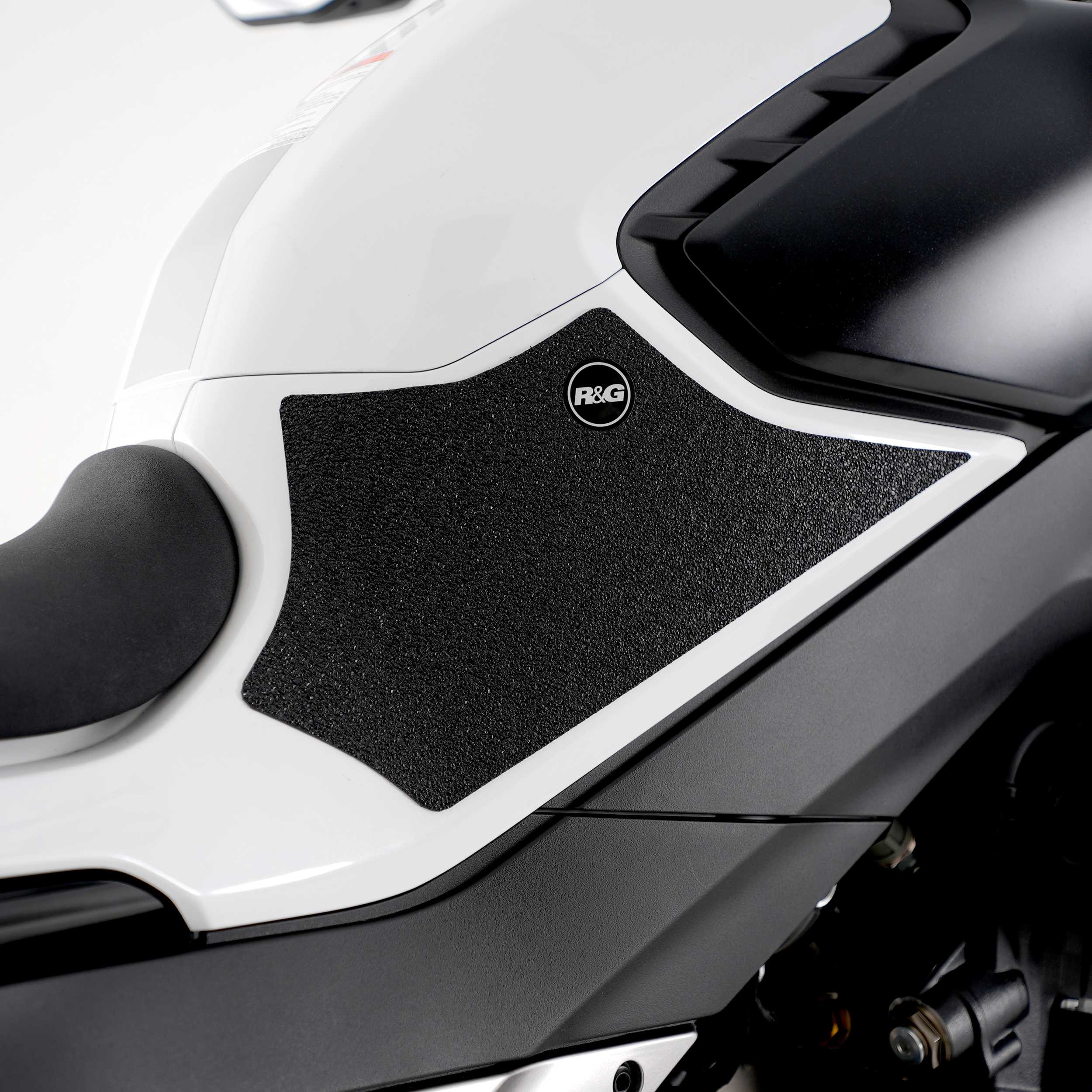 R&G Tank Traction Grips for CFMOTO 800NK (23-26)