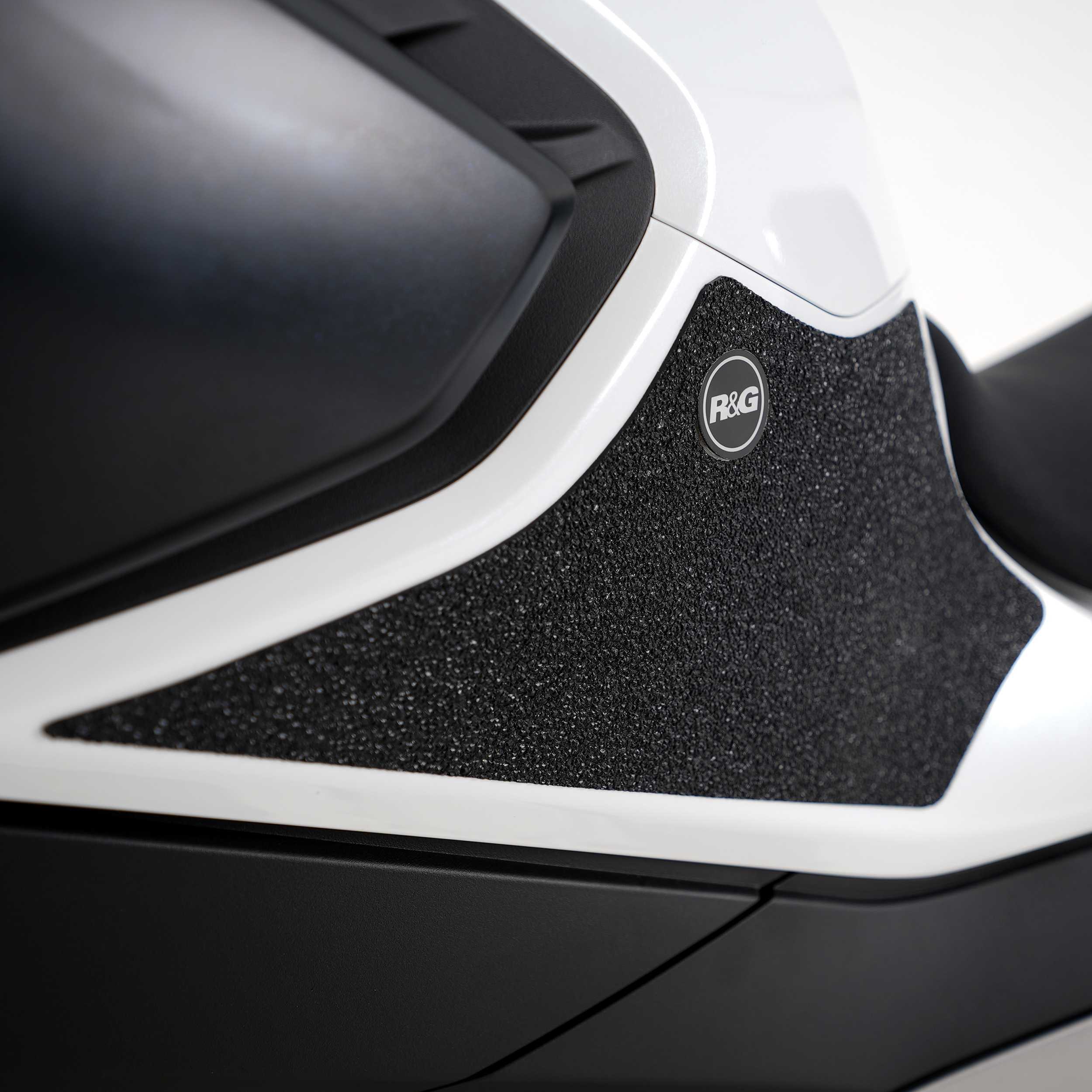 R&G Tank Traction Grips for CFMOTO 800NK (23-26)