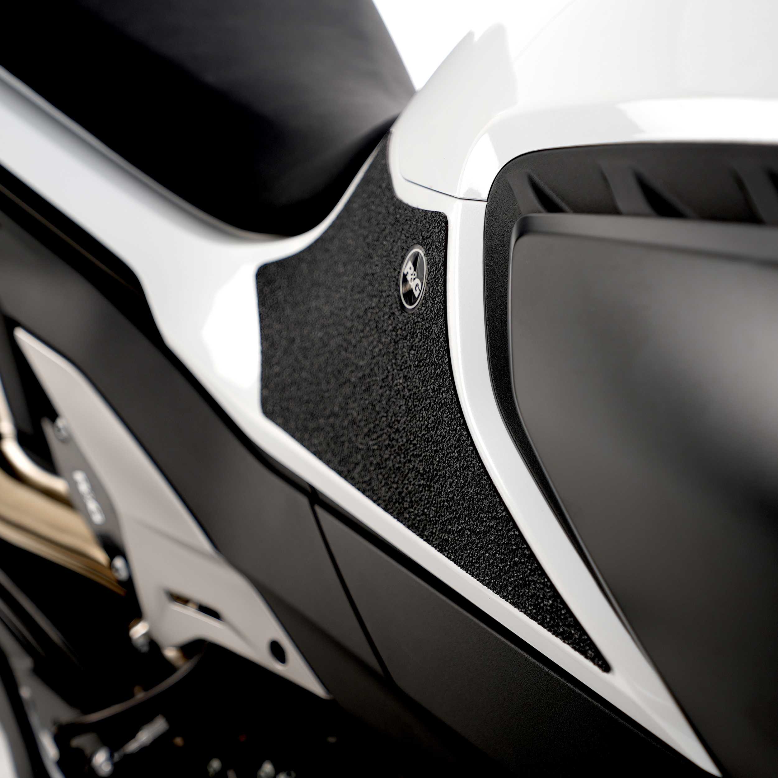 R&G Tank Traction Grips for CFMOTO 800NK (23-26) Secondary image
