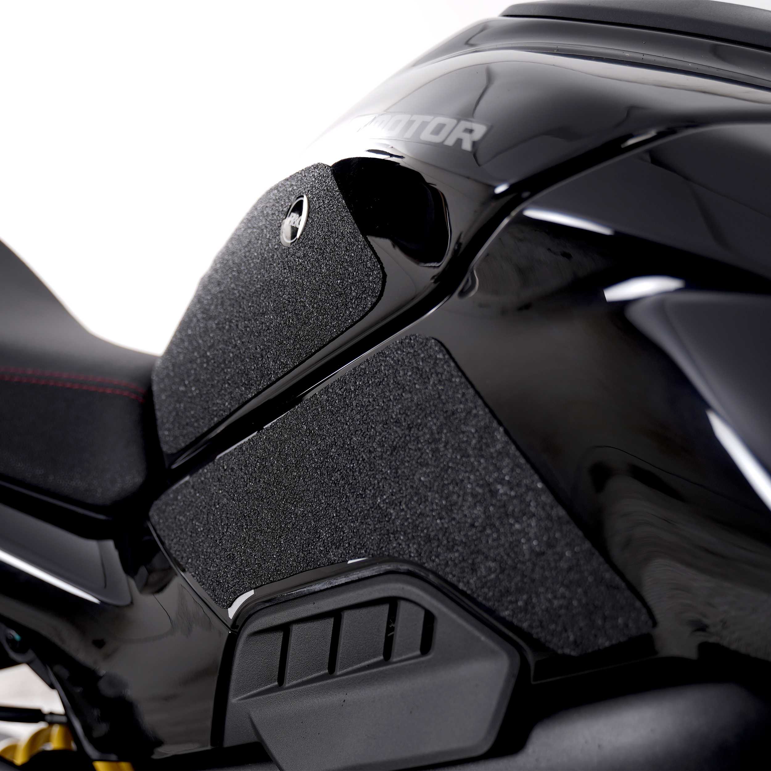 R&G Tank Traction Grips for QJMotor SRK 800 (25-26)