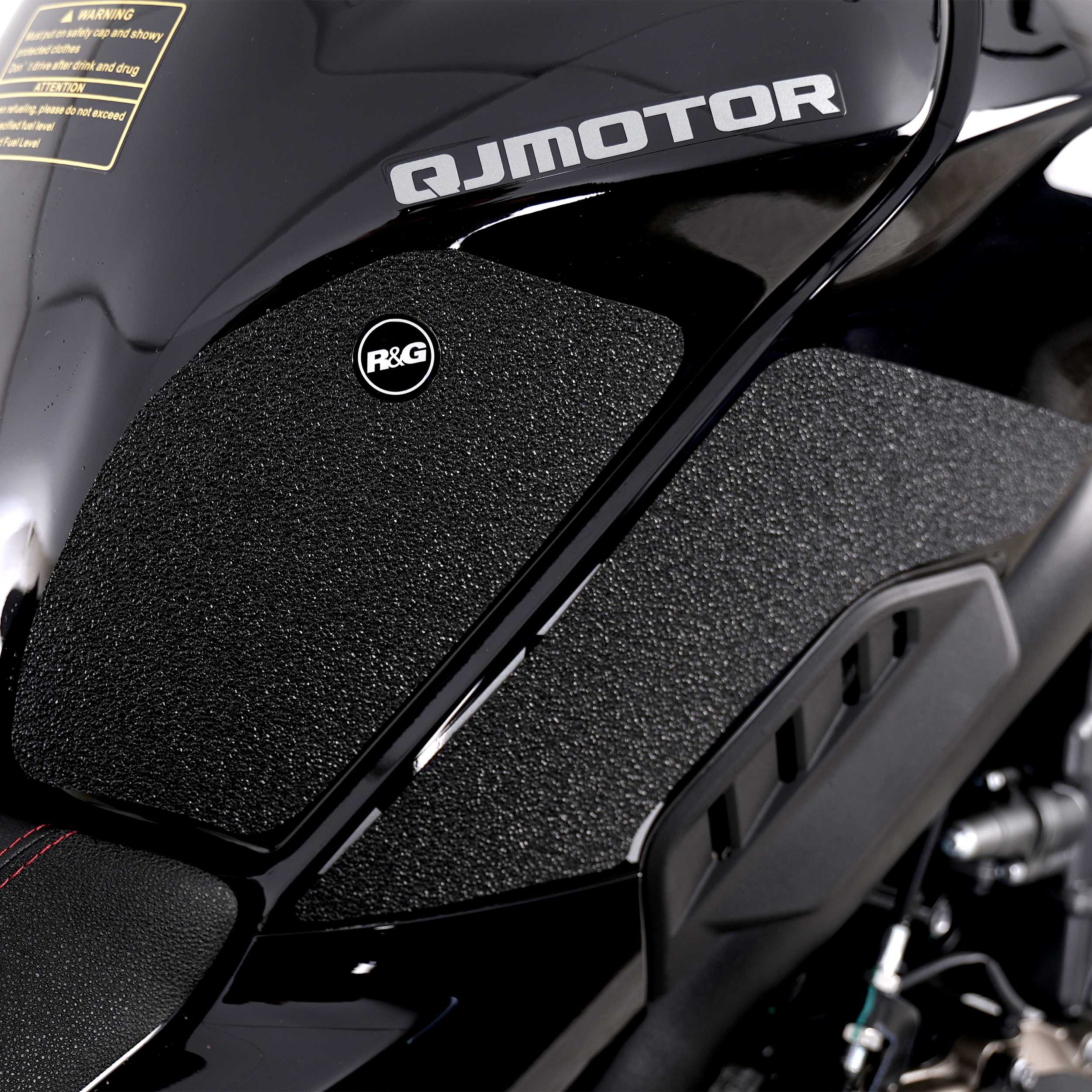 R&G Tank Traction Grips for QJMotor SRK 800 (25-26)