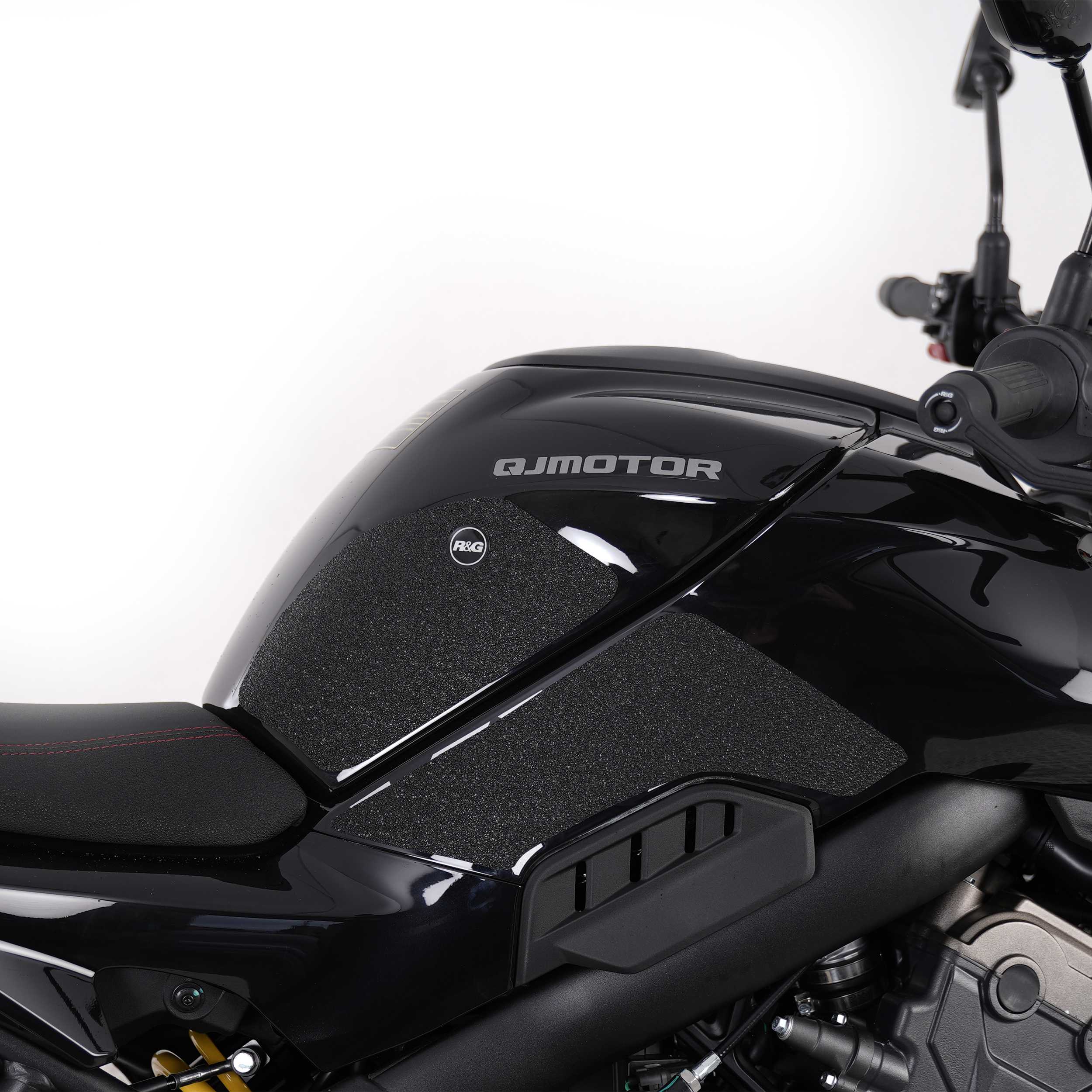 R&G Tank Traction Grips for QJMotor SRK 800 (25-26)