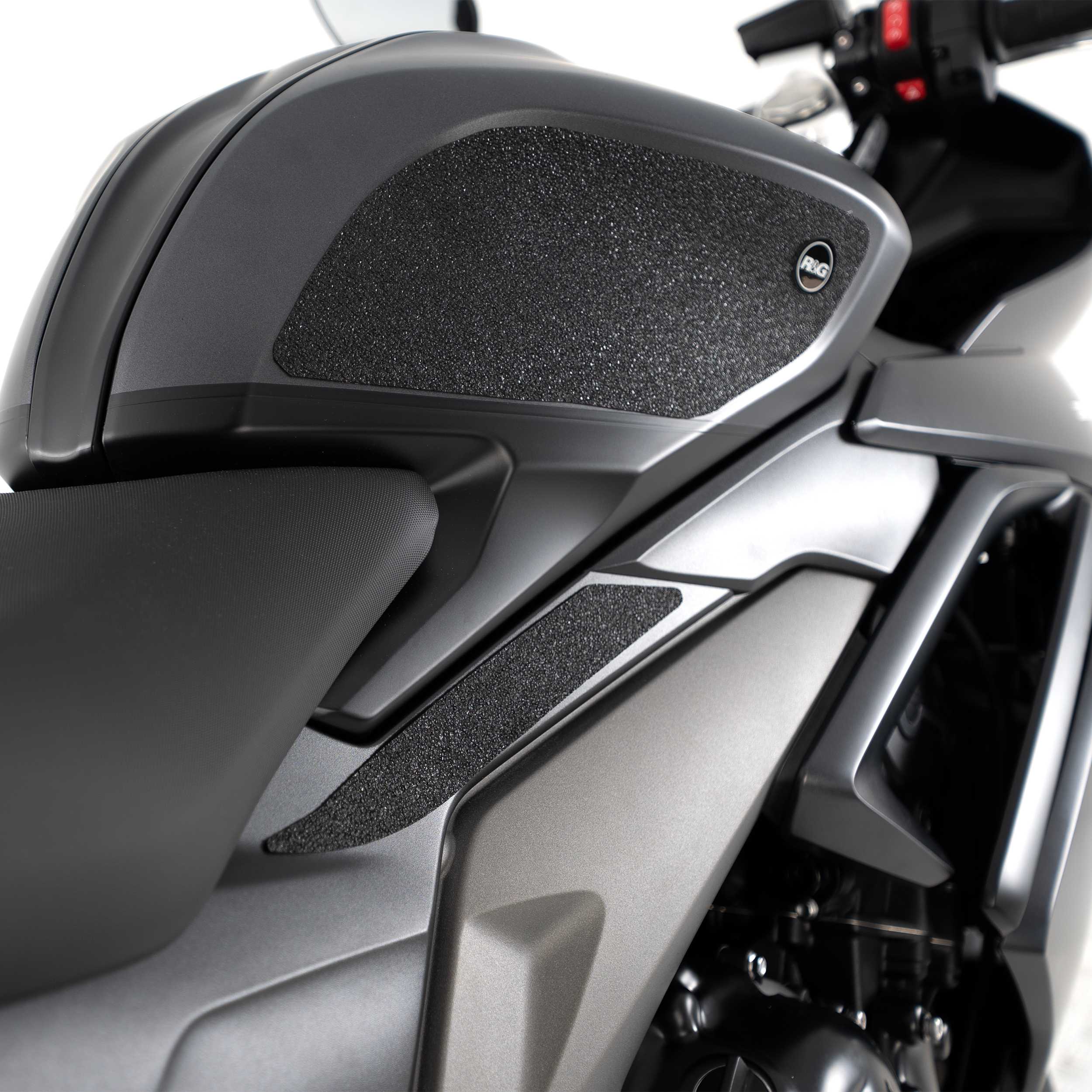 R&G Tank Traction Grips for Triumph Daytona 660 (24-26)