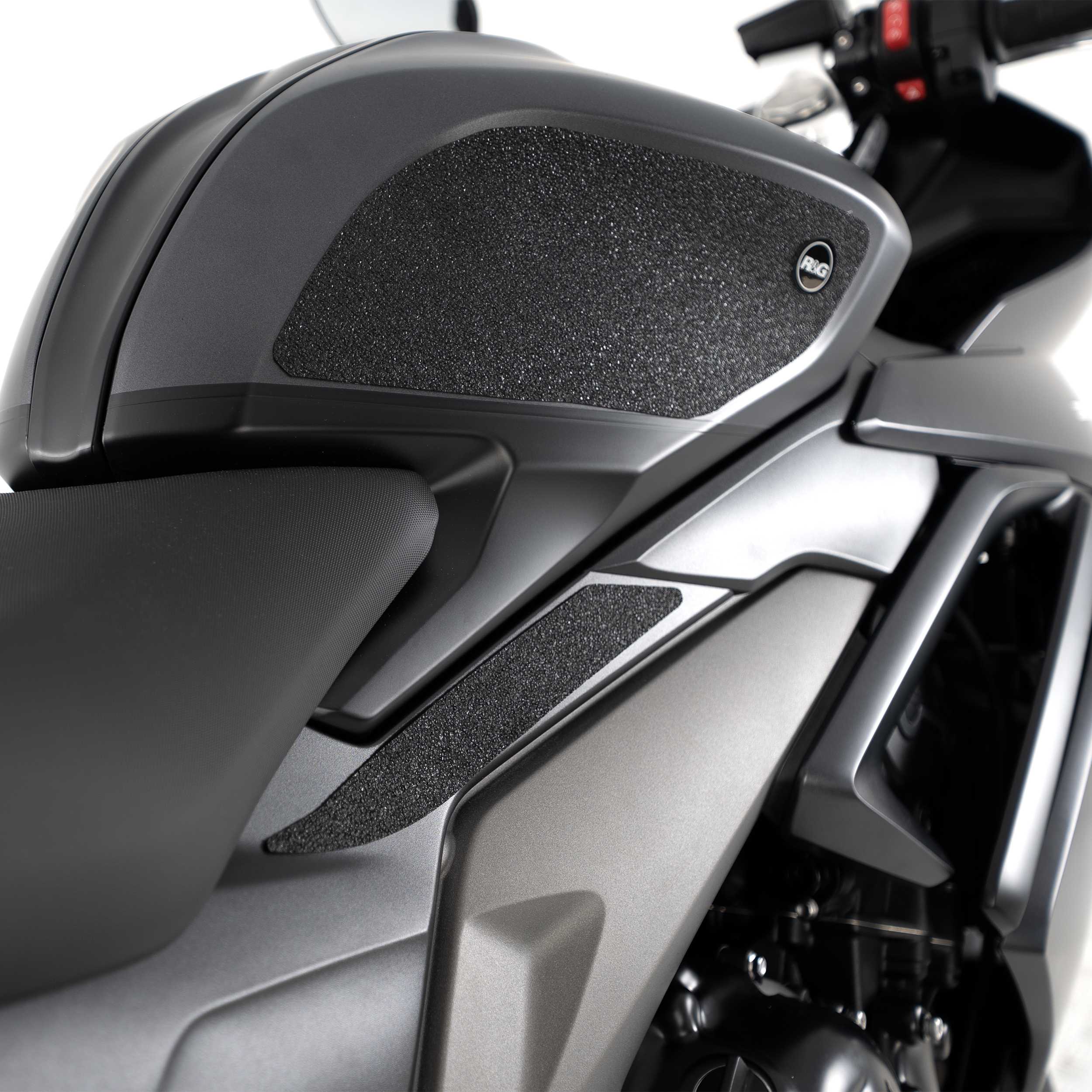 R&G Tank Traction Grips for Triumph Daytona 660 (24-26)