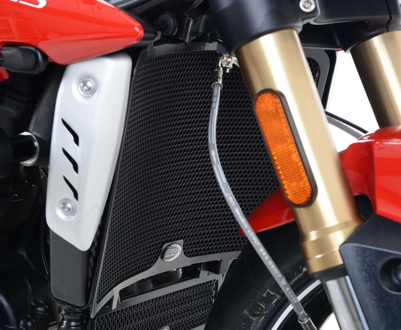 R&G Radiator Guard Black for Triumph Speed Triple 1050 S (16-18)