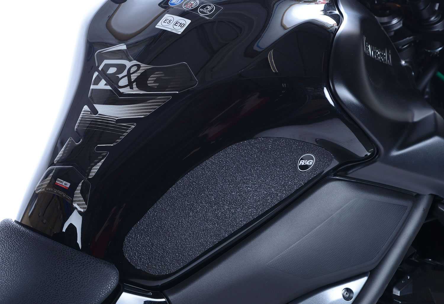 R&G Tank Traction Grips for Kawasaki Z900 (17-26)