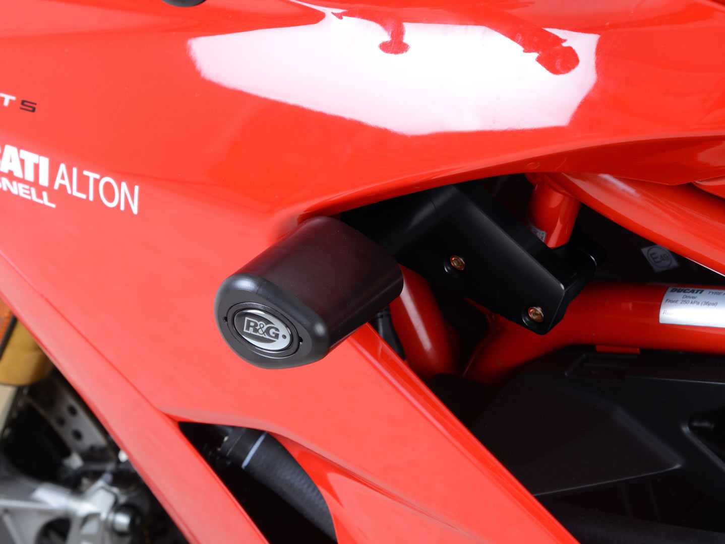 R&G Aero Frame Sliders for Ducati SuperSport (17-20)