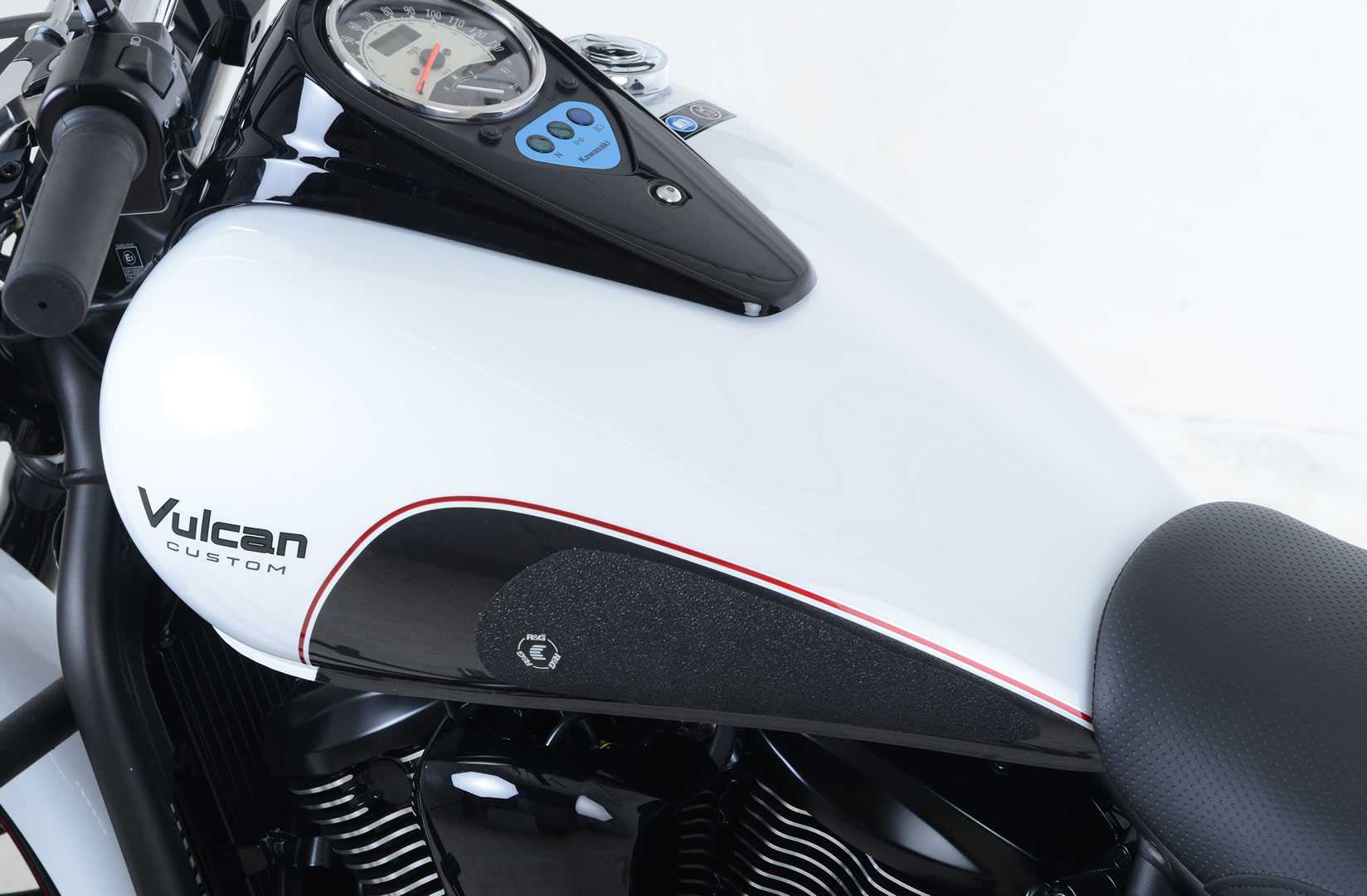 R&G Tank Traction Grips for Kawasaki Vulcan 900 (06-26)