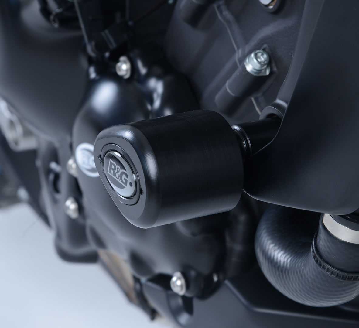 R&G Aero Frame Sliders for Yamaha FZS 600 (17-18)