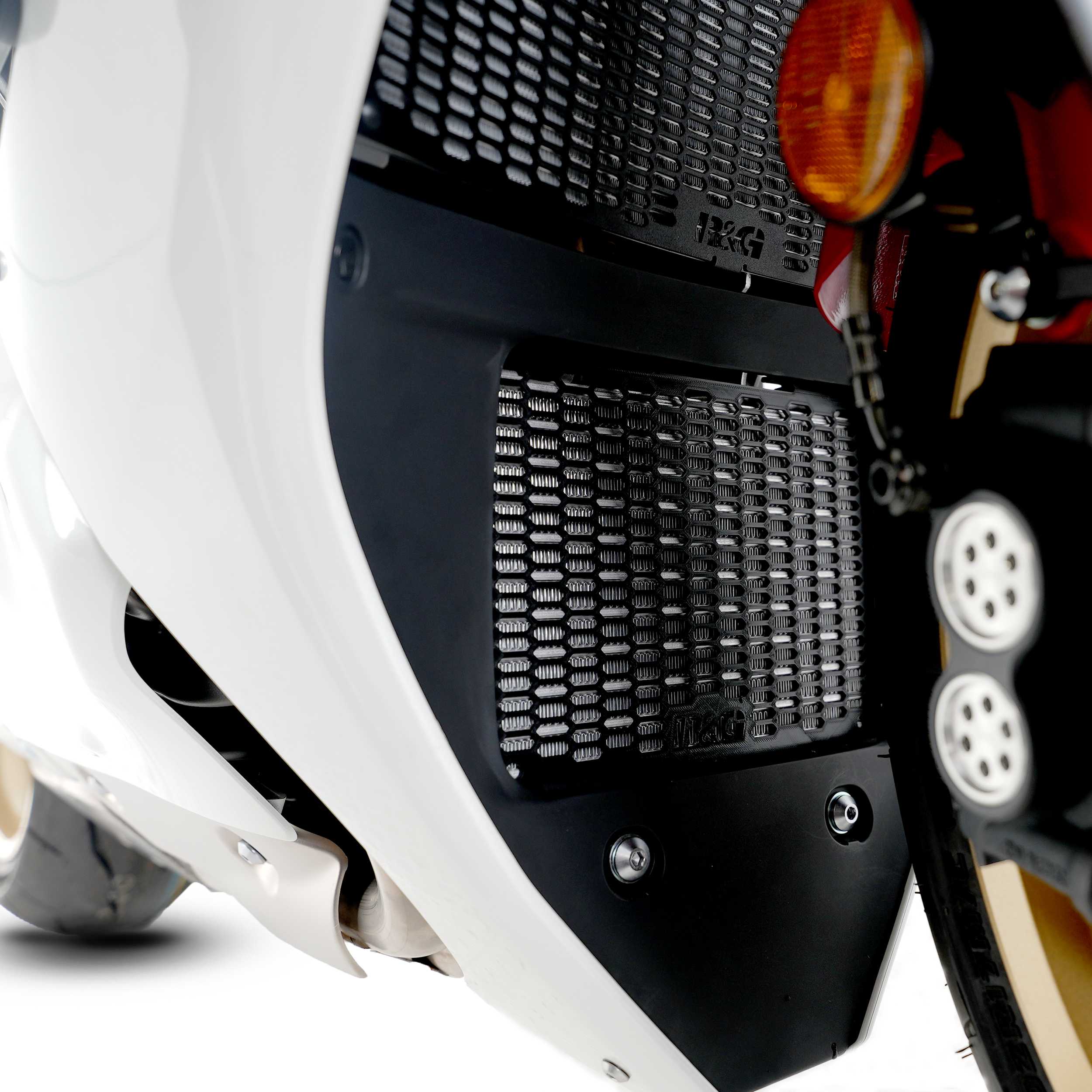R&G Pro Oil Cooler Guard for Yamaha R1 (15-26)