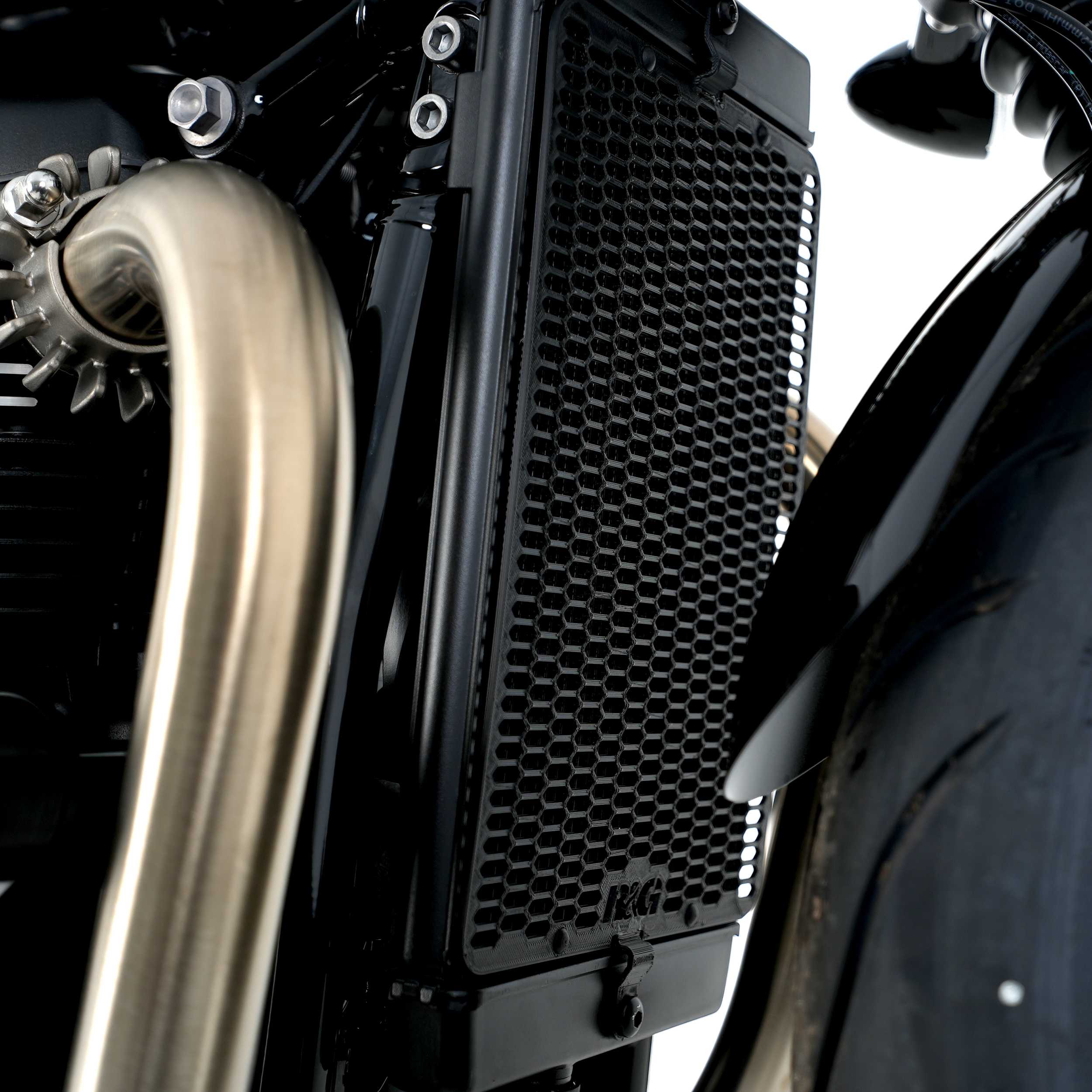R&G Pro Radiator Guard for Triumph Bonneville Bobber (17-25)