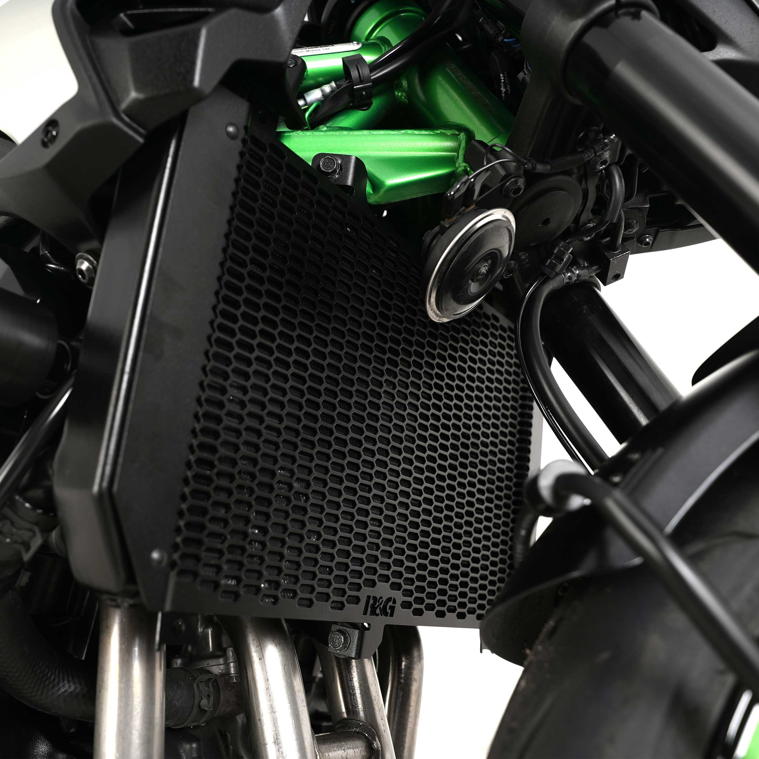 R&G Pro Radiator Guard for Kawasaki Z900 (25-26)