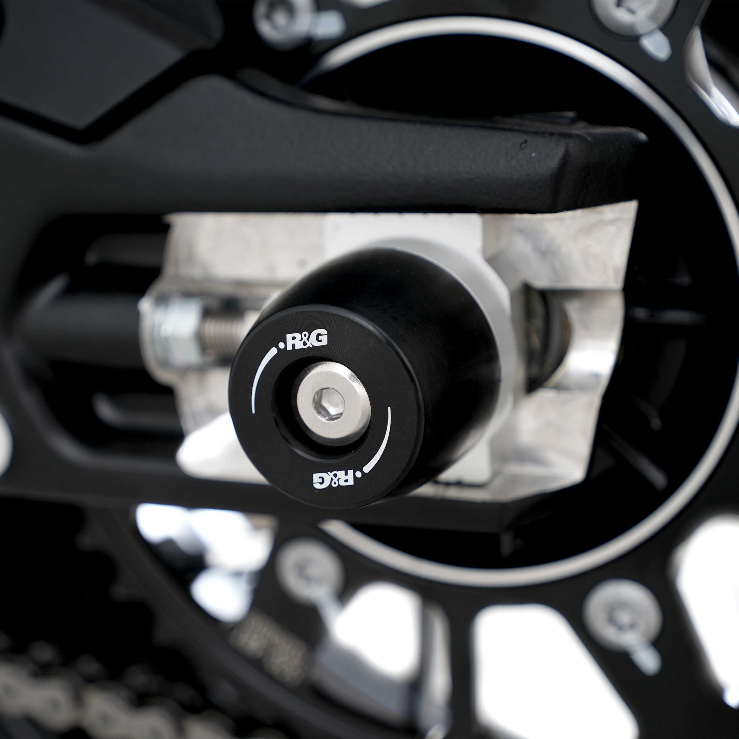 R&G Apex Swingarm Protectors for CFMOTO 675NK (25-26)