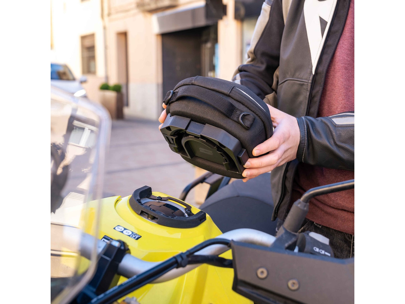 SHAD E02 Click System Tank Bag - 3 Litres