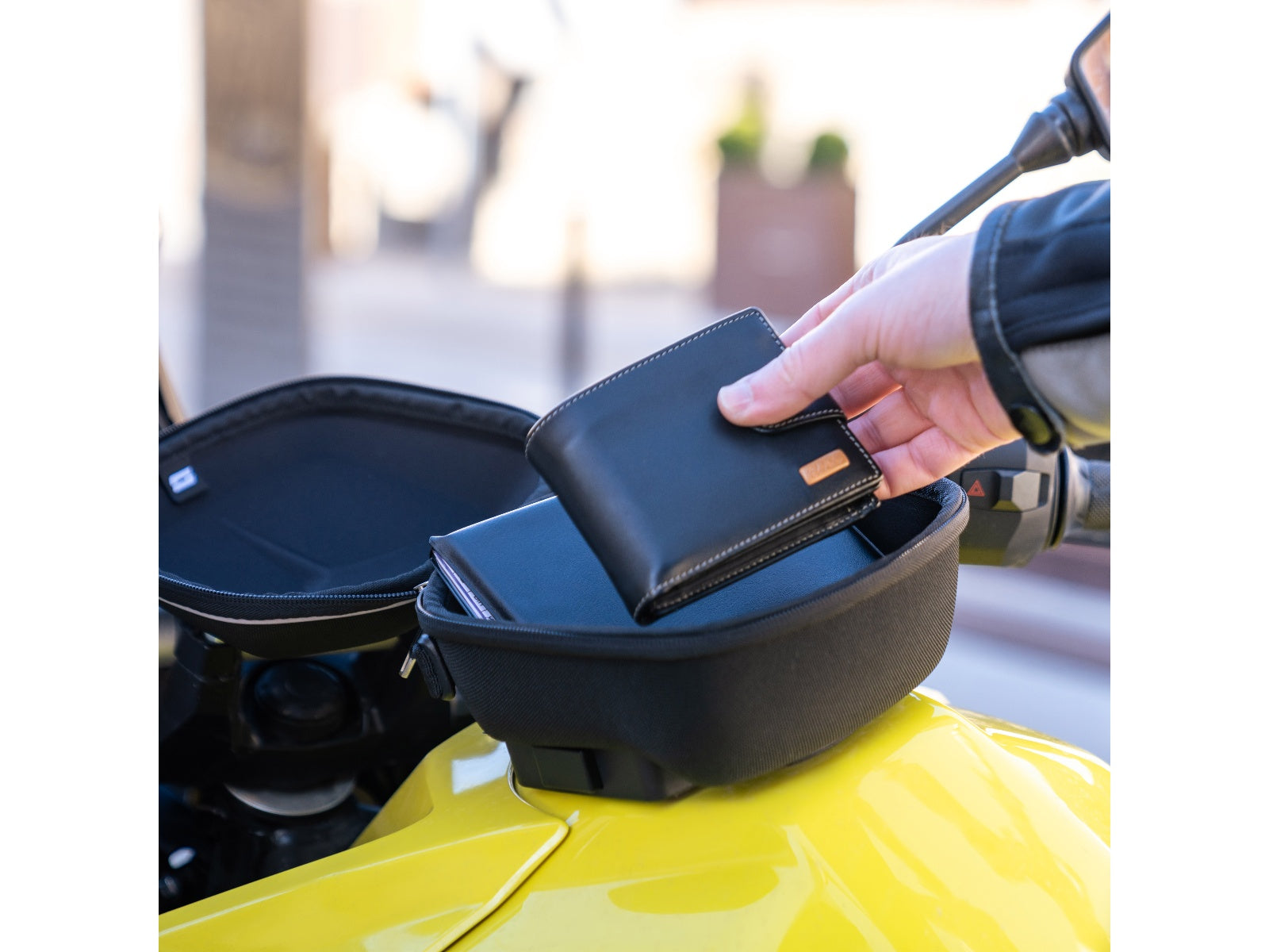 SHAD E02 Click System Tank Bag - 3 Litres