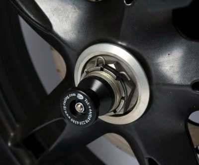 R&G Spindle Swingarm Protectors for Triumph T595 (97-06)