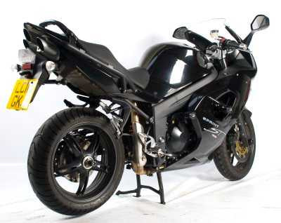 R&G Spindle Swingarm Protectors for Triumph Daytona 955 (97-06)