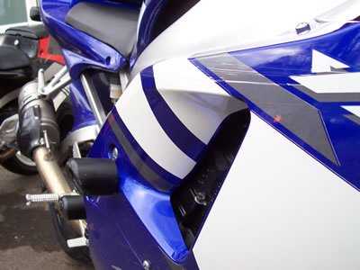 R&G Classic Frame Sliders for Yamaha R1 (00-01)