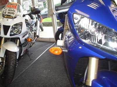 R&G Classic Frame Sliders for Yamaha R1 (02-03)