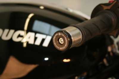R&G Bar Ends for Aprilia Shiver 900 (17-22)